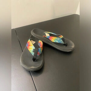 Women’s Chaco Rainbow strap flip flops size 7 beach and summertime shoes